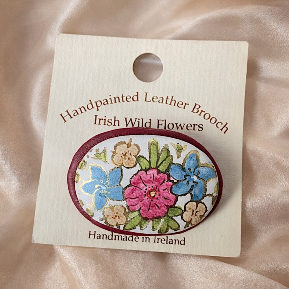 NOS Vintage Made In Ireland Handpainted Leather Brooch Lapel Pin Irish Jewelry